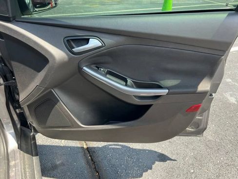 Used 2014 Ford Focus Titanium FWD image 30