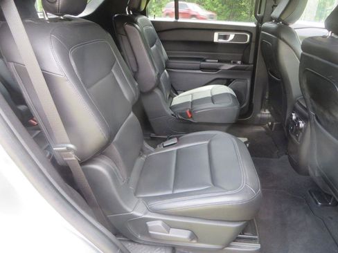 Used 2020 Ford Explorer XLT w/ Equipment Group 202A AWD/4WD image 24