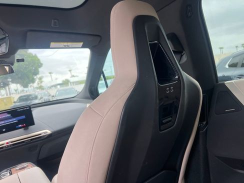 Used 2023 BMW iX xDrive50 w/ Premium Package image 38