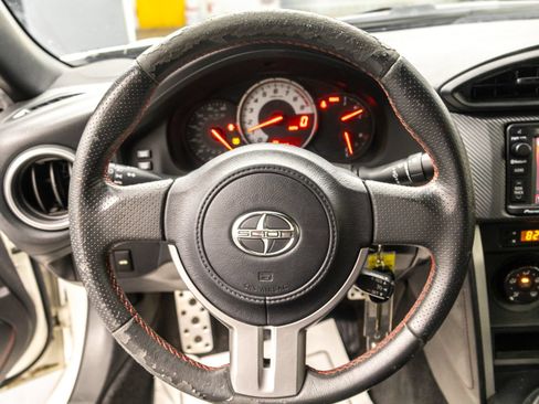 Used 2015 Scion FR-S RWD image 21
