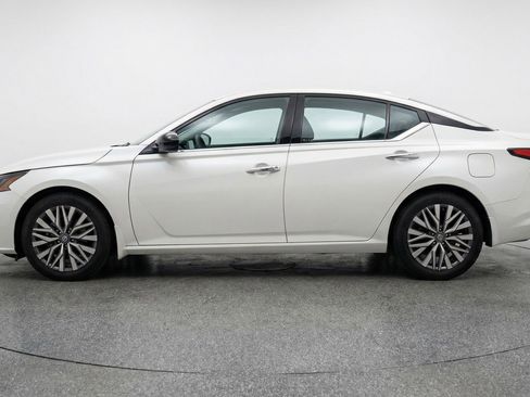 Used 2025 Nissan Altima 2.5 SV FWD image 5
