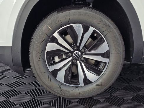 New 2026 Volkswagen Atlas SE image 11