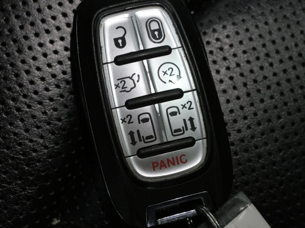 Used 2024 Chrysler Pacifica Limited w/ S Appearance Package FWD image 31