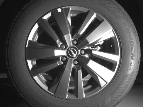 Used 2025 Nissan Pathfinder SV image 14