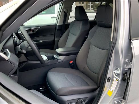 Used 2025 Toyota RAV4 XLE image 8