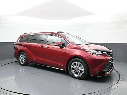 Used 2021 Toyota Sienna Platinum AWD/4WD image 4