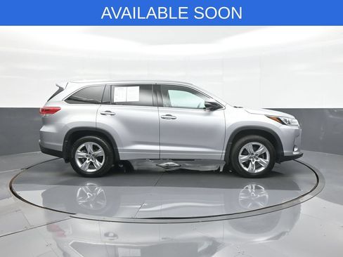 Used 2018 Toyota Highlander Limited AWD/4WD image 8