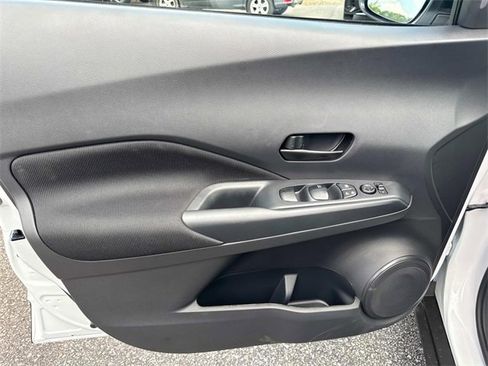 New 2025 Nissan Kicks Play S image 21