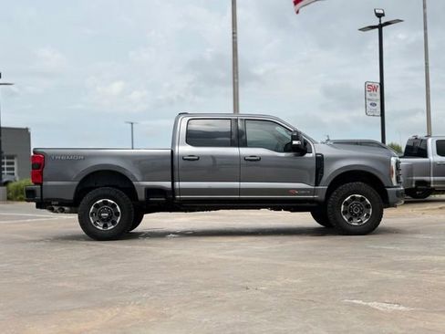Used 2023 Ford F250 Lariat w/ Lariat Ultimate Package AWD/4WD image 7