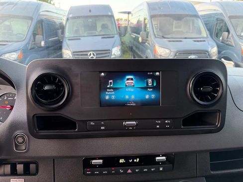 Used 2024 Mercedes-Benz Sprinter 2500 image 21
