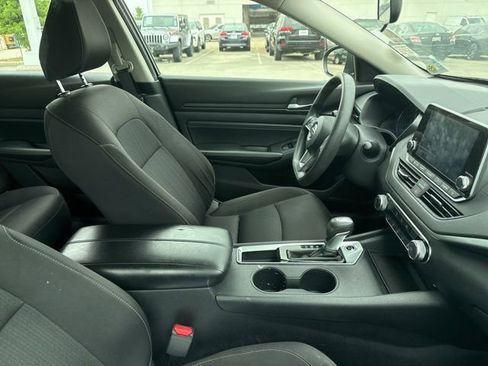 Used 2020 Nissan Altima 2.5 S FWD image 2