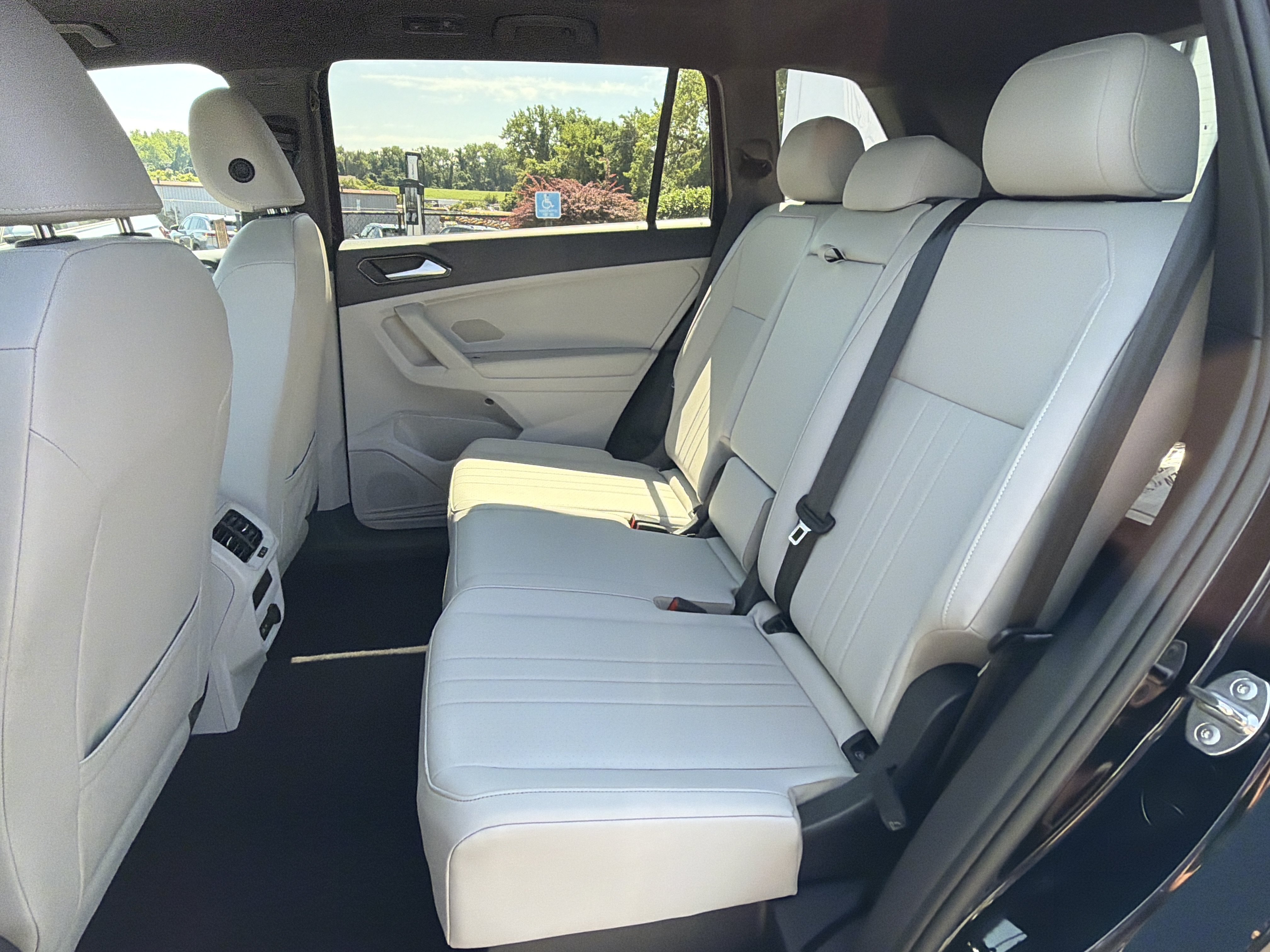 Certified 2023 Volkswagen Tiguan SE R-Line AWD/4WD image 24