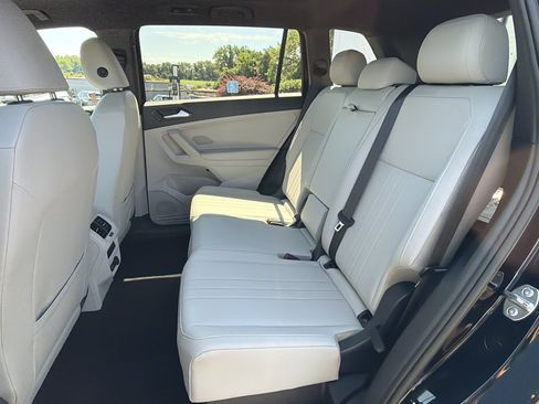 Certified 2023 Volkswagen Tiguan SE R-Line AWD/4WD image 24