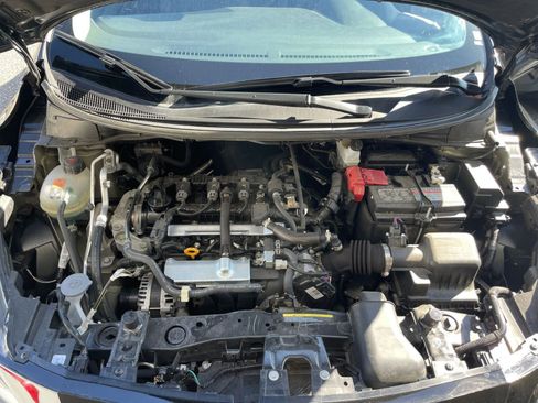 Used 2025 Nissan Versa SV image 30