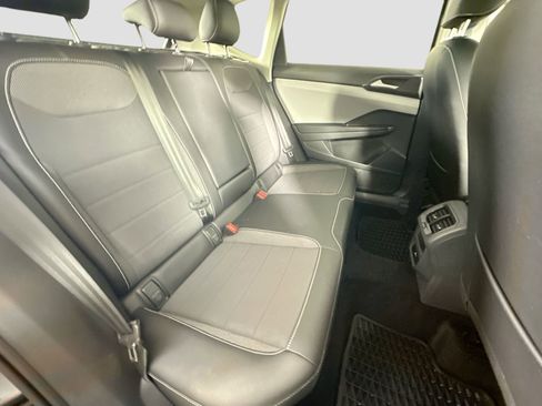 Certified 2022 Volkswagen Taos SE w/ Panoramic Sunroof Package image 25