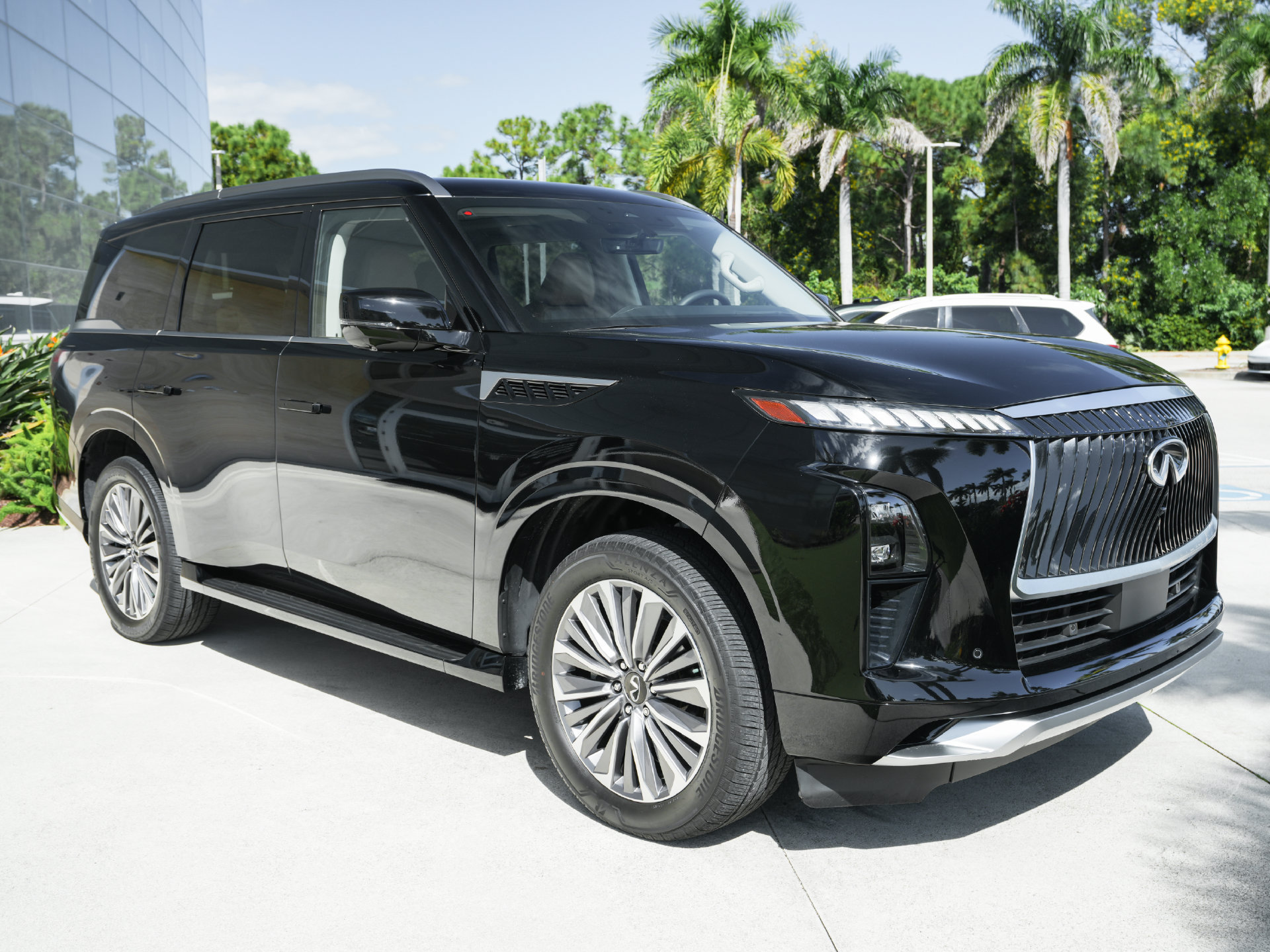 Certified 2025 INFINITI QX80 Luxe RWD image 30