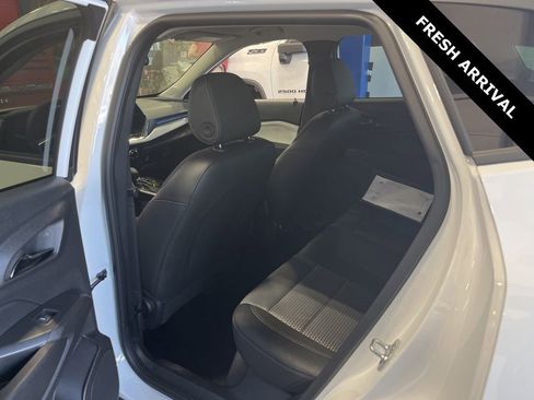 Used 2025 Chevrolet Trax LT w/ LT Convenience Package FWD image 14