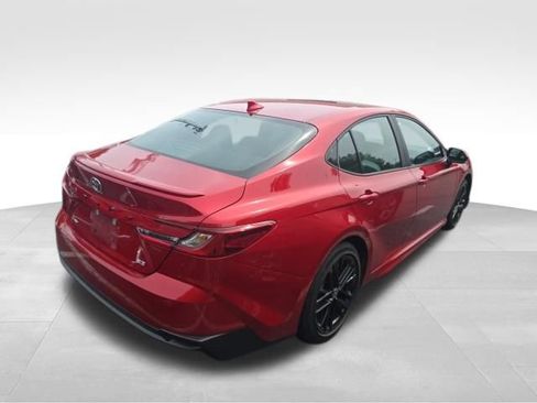 Used 2025 Toyota Camry SE FWD image 4