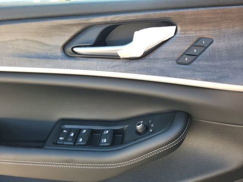 New 2025 Jeep Grand Cherokee L Limited w/ Black Appearance Package image 24