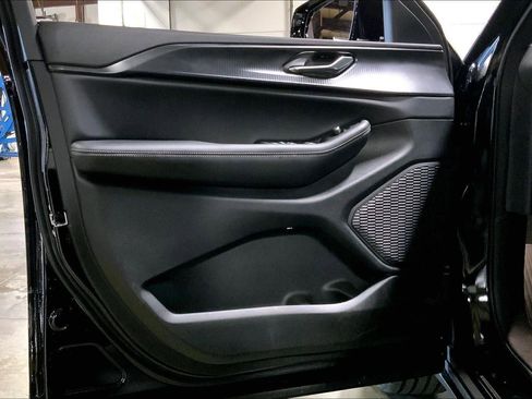 New 2025 Jeep Grand Cherokee Altitude image 18