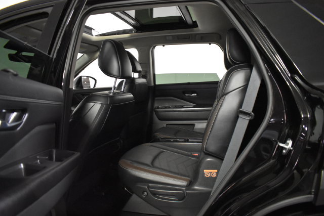 Certified 2024 Nissan Pathfinder Platinum AWD/4WD image 29