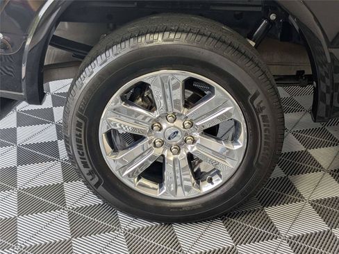 Used 2019 Ford F150 Lariat w/ Equipment Group 502A Luxury AWD/4WD image 9