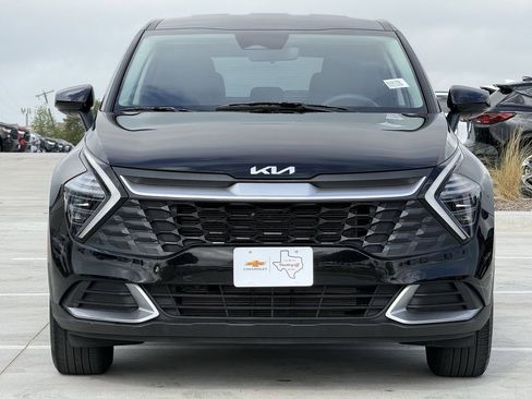 Used 2025 Kia Sportage LX image 7