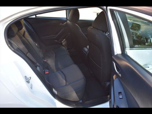 Used 2016 MAZDA MAZDA3 i Touring FWD image 25