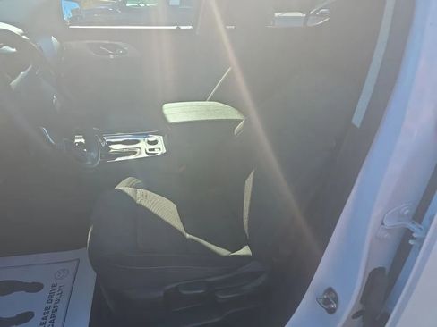 Used 2021 Chevrolet Traverse LS image 9