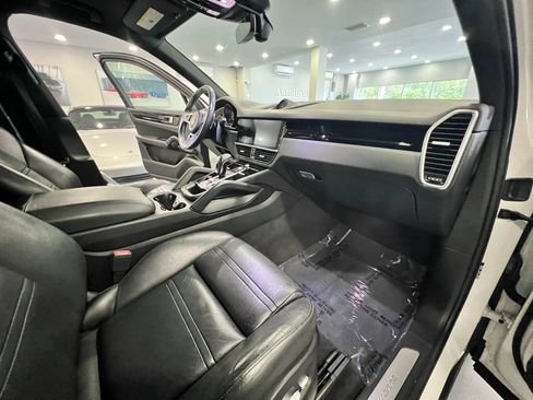 Used 2020 Porsche Cayenne AWD/4WD image 31