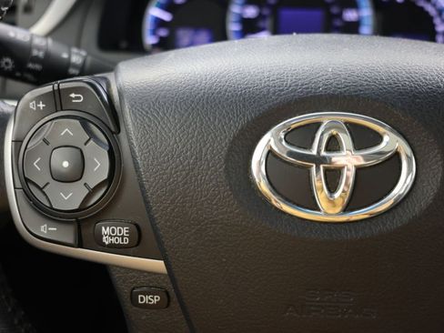 Used 2014 Toyota Camry SE w/ Moonroof Package image 25