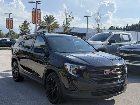 Used 2021 GMC Terrain SLE w/ Driver Convenience Package FWD image 4