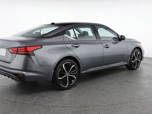 Used 2025 Nissan Altima 2.5 SR FWD image 9