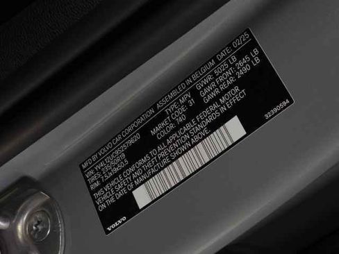 Certified 2025 Volvo XC40 B5 Plus image 36