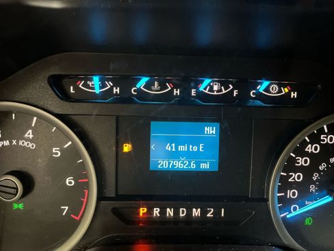 Used 2015 Ford F150 XLT AWD/4WD image 17