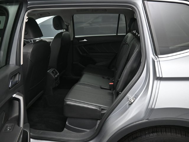 Used 2022 Volkswagen Tiguan SE w/ Panoramic Sunroof Package AWD/4WD image 30