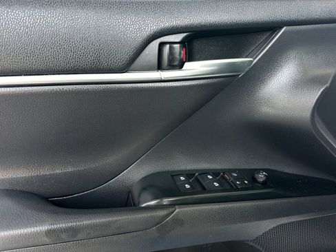 Used 2020 Toyota Camry SE image 9