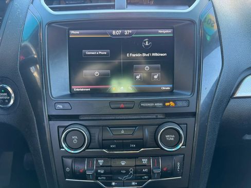 Used 2016 Ford Explorer XLT w/ Equipment Group 202A FWD image 18