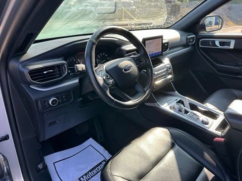Used 2020 Ford Explorer XLT w/ Equipment Group 202A AWD/4WD image 24