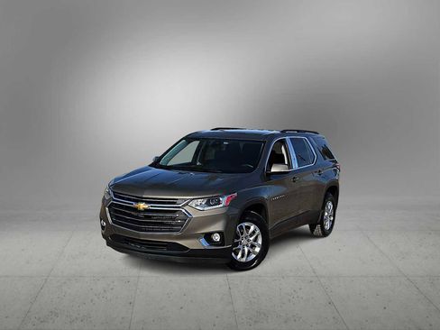 Used 2020 Chevrolet Traverse LT image 1