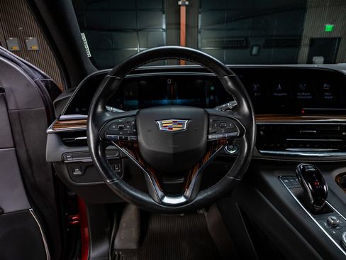 Used 2023 Cadillac Escalade Luxury RWD image 8