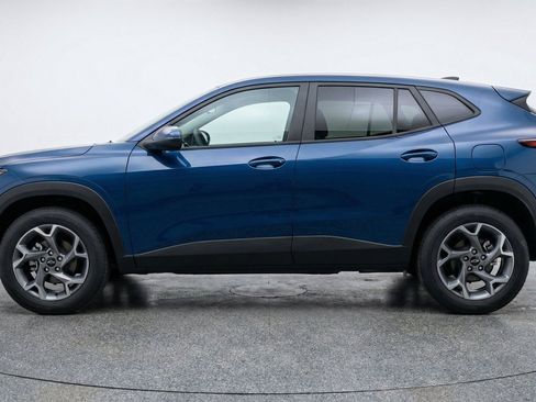 Used 2025 Chevrolet Trax LT FWD image 5