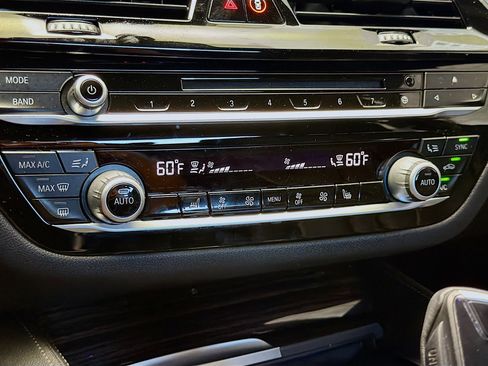 Used 2018 BMW 540i w/ M Sport Package image 10