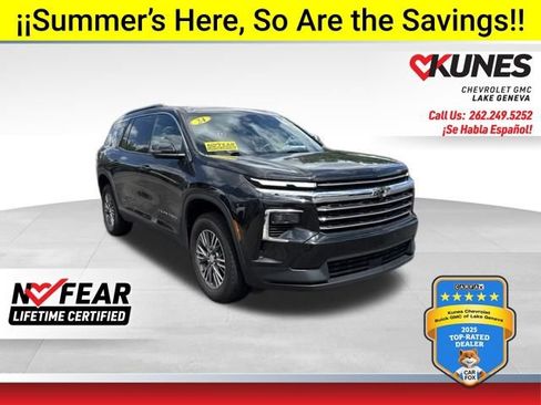 Used 2024 Chevrolet Traverse LT FWD image 1