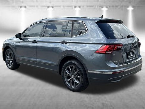 Certified 2023 Volkswagen Tiguan SE w/ Panoramic Sunroof Package FWD image 4