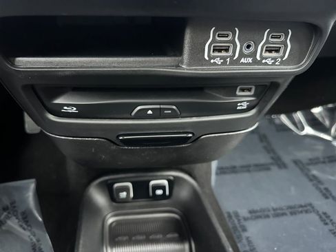 Used 2021 Chrysler Pacifica Touring-L w/ Uconnect Theater Family Group image 19