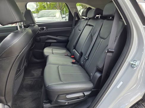 Used 2025 Kia Sorento S w/ Panoramic Sunroof Package FWD image 15