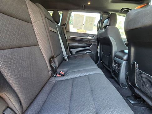 Used 2020 Jeep Grand Cherokee Laredo RWD image 13