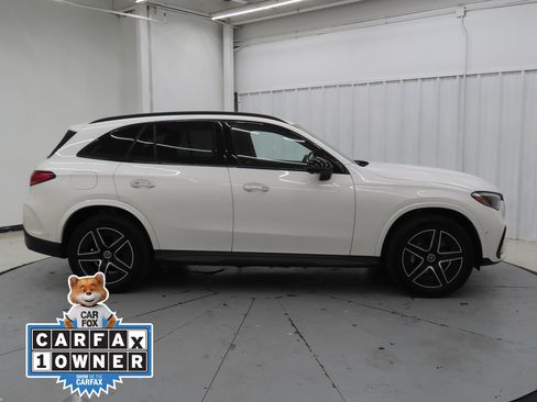 Used 2025 Mercedes-Benz GLC 300 4MATIC w/ AMG Line image 2