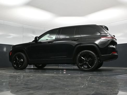 Used 2023 Jeep Grand Cherokee Limited w/ Black Appearance Package AWD/4WD image 64